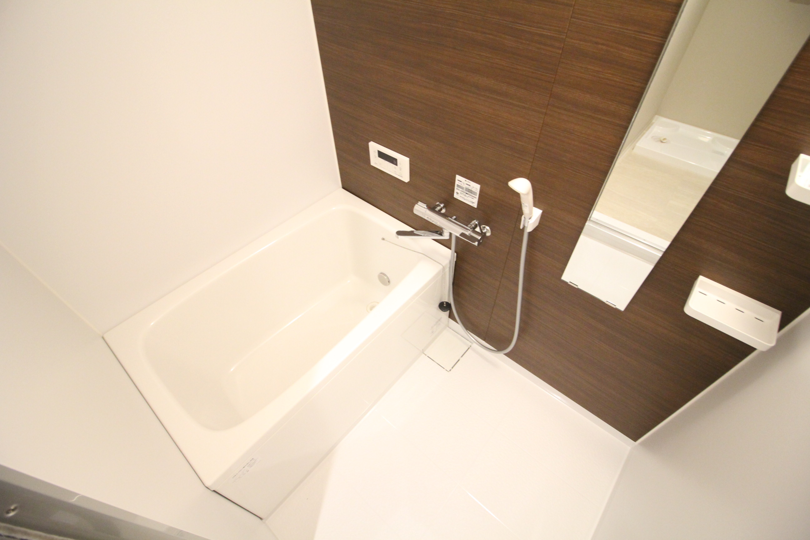 バス・シャワールーム　落ち着いた色味のバスルーム♪