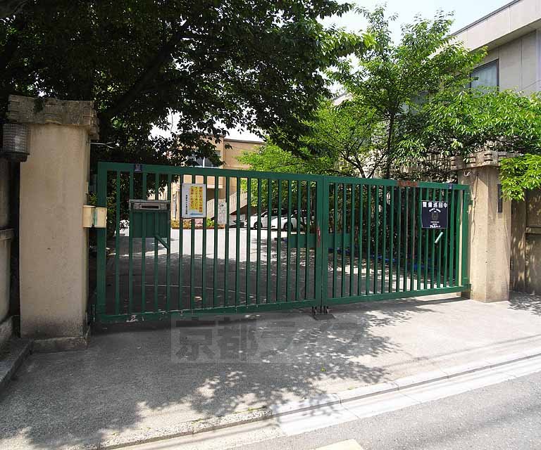 小学校　七条小学校（西七条石井町）（小学校）まで230m
