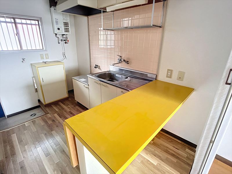 キッチン　※内観写真は別号室のものです。