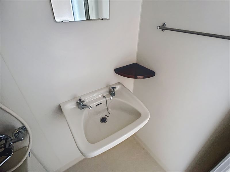 洗面設備　※内観写真は別号室のものです。