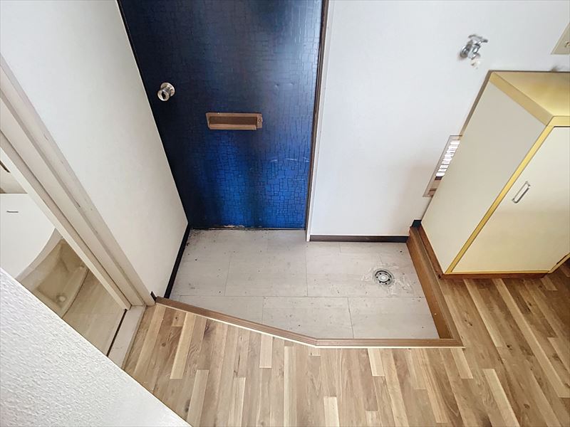 玄関　※内観写真は別号室のものです。