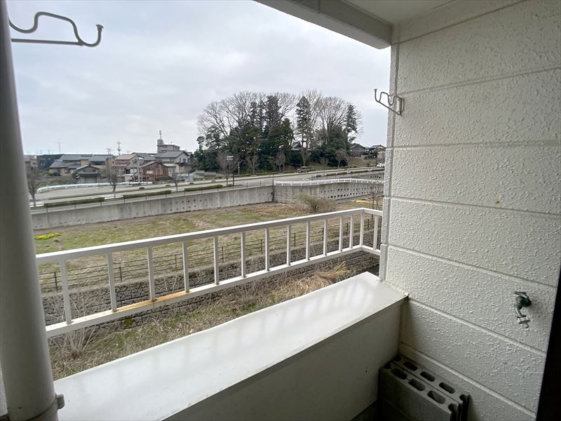 バルコニー　※内観写真は別号室のものです。