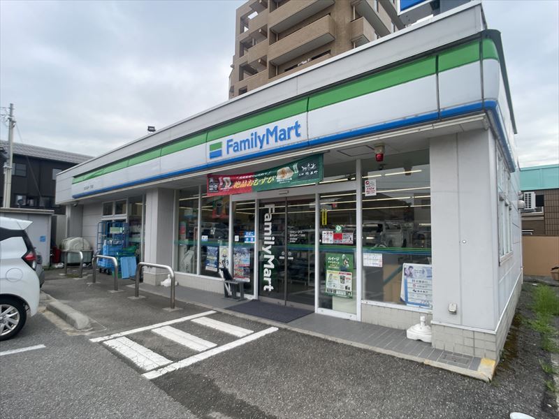 コンビニ　ファミリーマート金沢山科一丁目店（コンビニ）まで493m