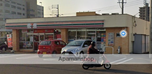 コンビニ　セブンイレブン（コンビニ）まで241m