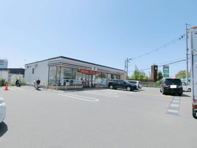 コンビニ　セブンイレブン（コンビニ）まで1088m