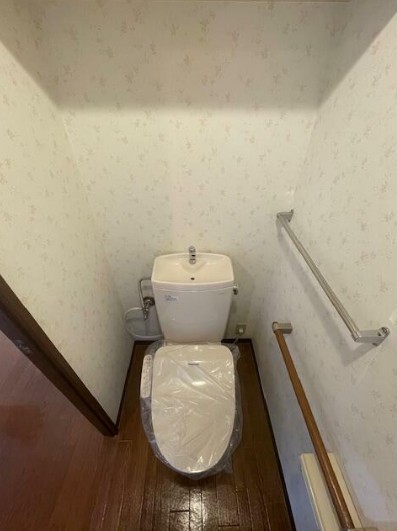 トイレ　温水洗浄便座