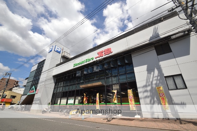 スーパー　万惣本浦店（スーパー）まで722m