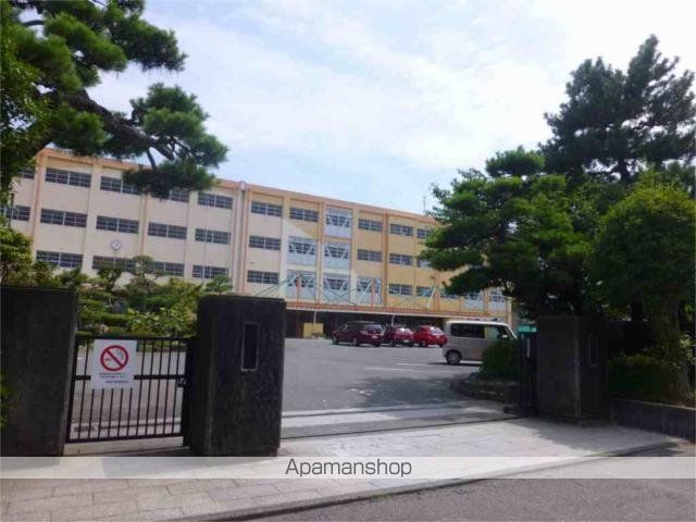 中学校　静岡市立清水第二中学校（中学校）まで743m