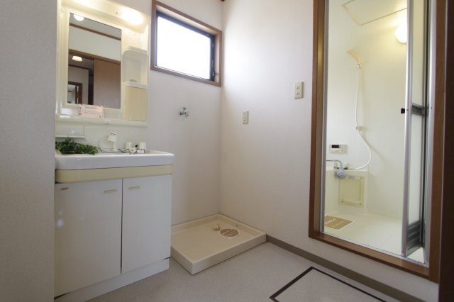 洗面設備　脱衣スペースもあります