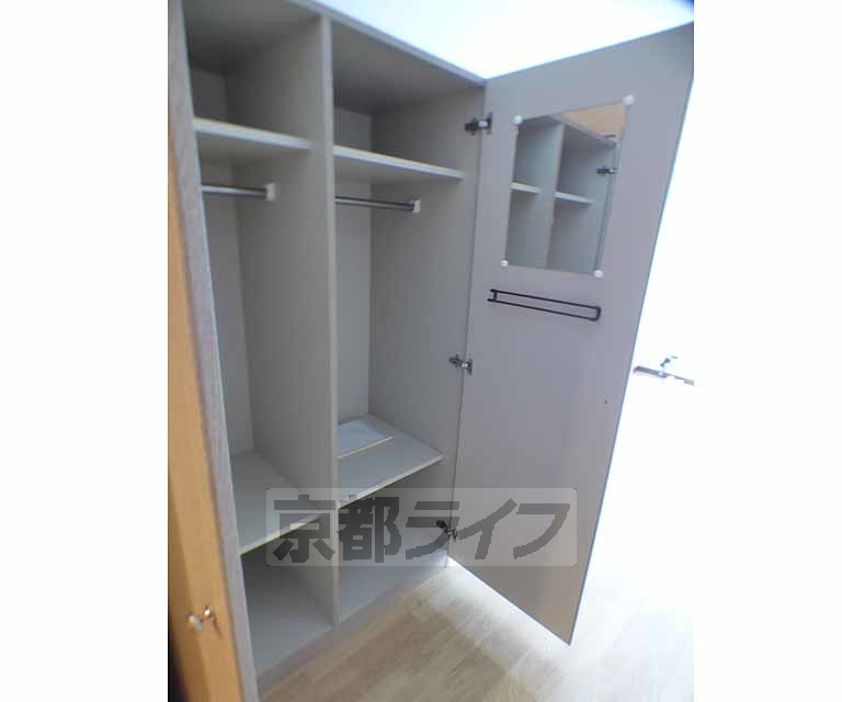 収納　奥行きのあるクローゼットです。