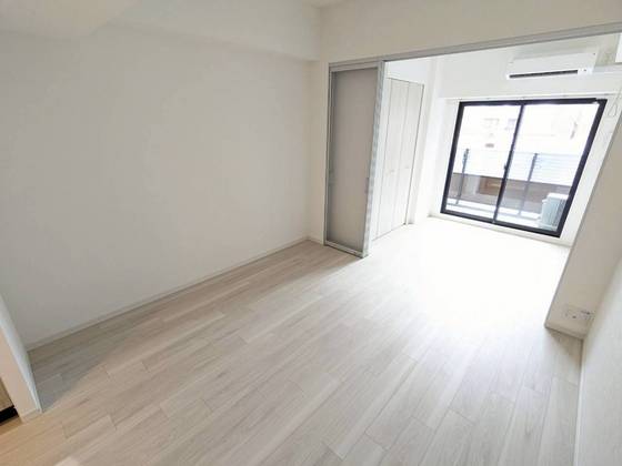 居室・リビング　※別号室の写真です。