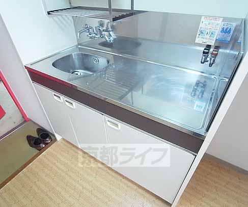 キッチン　コンロ置けます