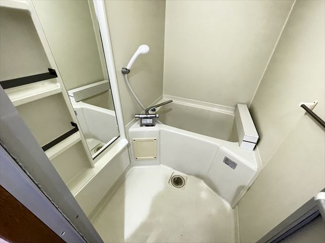 バス・シャワールーム　バス・シャワールーム