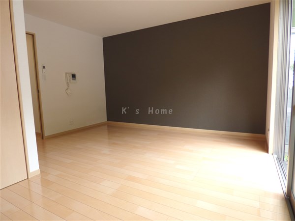 居室・リビング　９．７帖のゆったりとした洋室