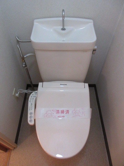 トイレ　温水洗浄便座