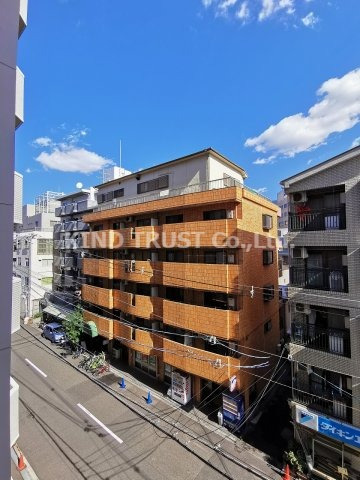 バルコニー　バルコニーからの眺めを楽しみながら食事をしませんか