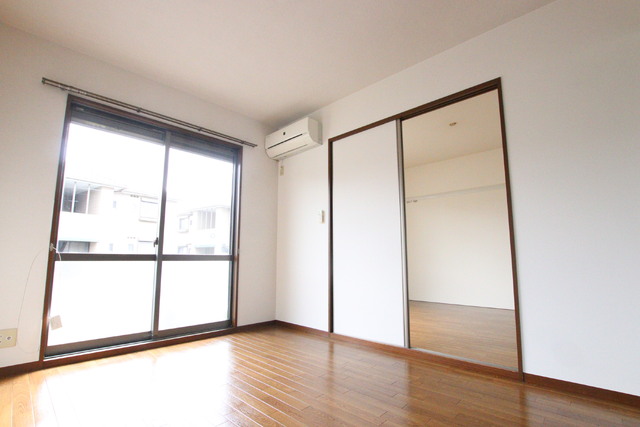 居室・リビング　清潔感のある居室になります！