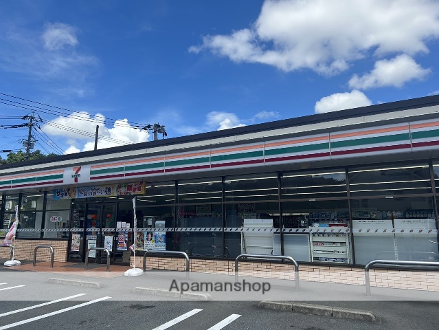 コンビニ　セブンイレブン（コンビニ）まで606m