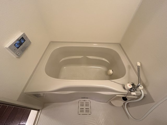 バス・シャワールーム　コンパクトで使いやすいお風呂です