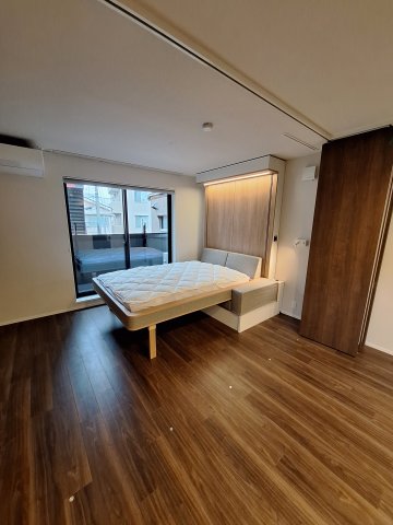 居室・リビング　ベッドを降ろした際の室内イメージパース　※ベッド・マットレス