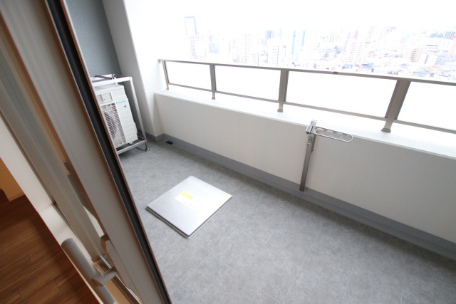 バルコニー　※別号室参考写真のため、現況優先です。