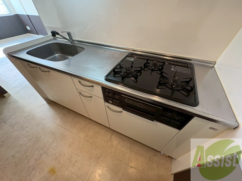 キッチン　キッチンはスペースも広々していて使いやすそうですよ！