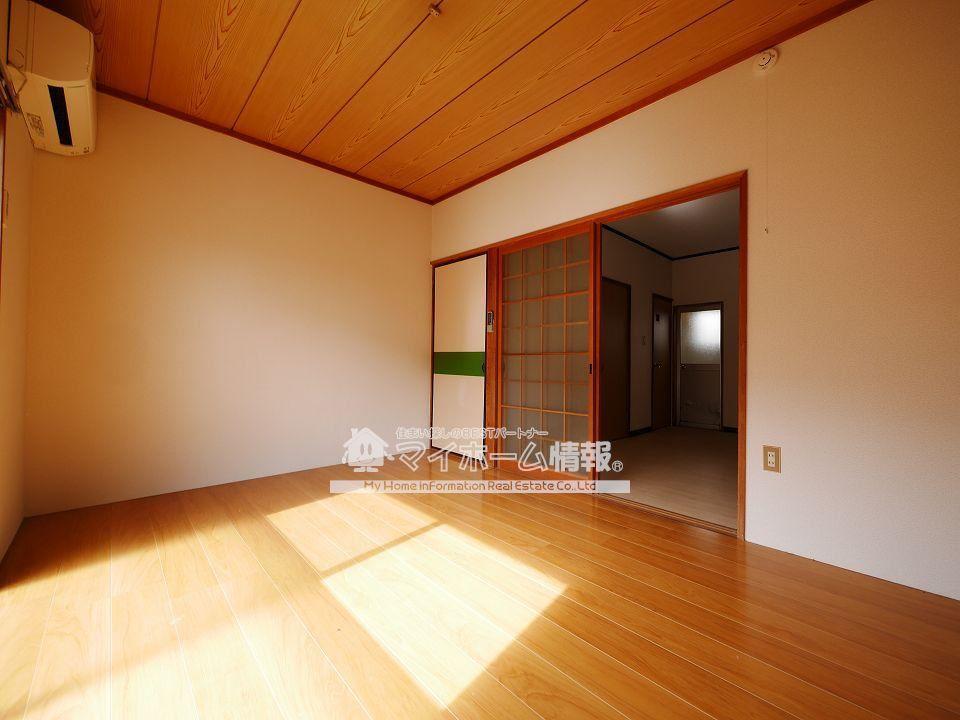 居室・リビング　木の温もりがやさしいフローリング♪