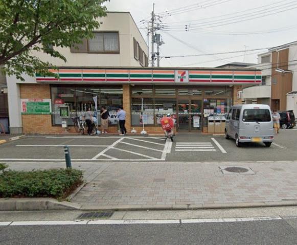 コンビニ　セブンイレブン（コンビニ）まで571m