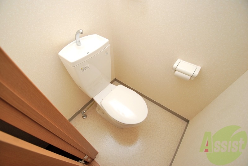 トイレ　玄関から奥の様子が見えないのがプライバシーが守られてＧＯＯＤ