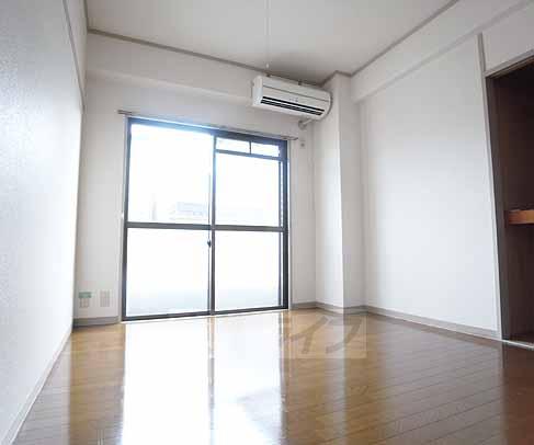 居室・リビング　日当たり良好なお部屋です。