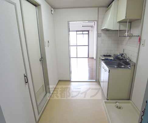 キッチン　コンパクトな１Ｋで使い易い・