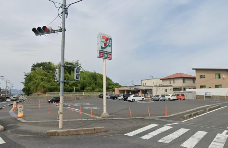 コンビニ　セブンイレブン（コンビニ）まで309m