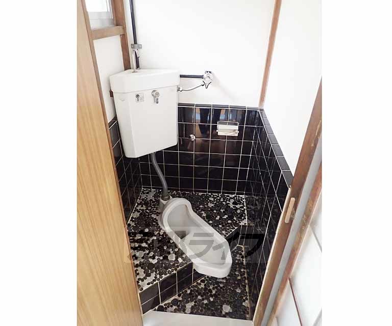 トイレ　和式のトイレになります。