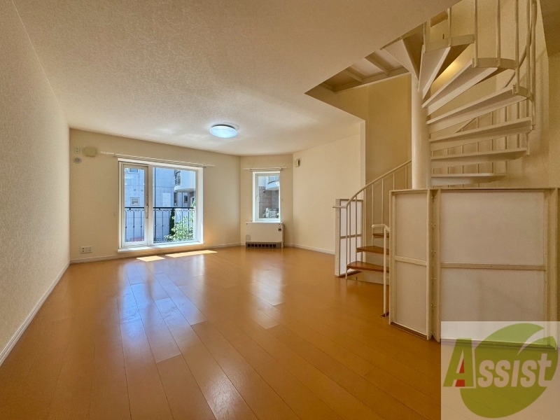 居室・リビング　広くてきれいなリビングです！快適に過ごせそうですね。