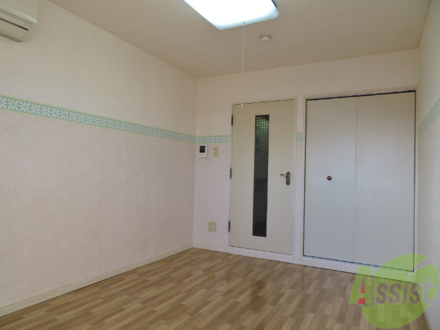 その他部屋・スペース　白さが清潔感を出してくれます。お部屋も明るいですね。