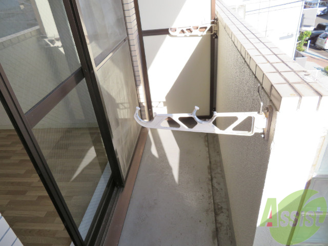 バルコニー　バルコニーは幅があり、広い印象を受けました。