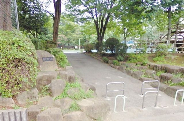 公園　鶴川中央公園（公園）まで778m