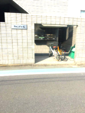 エントランス　落ち着いたエントランスです