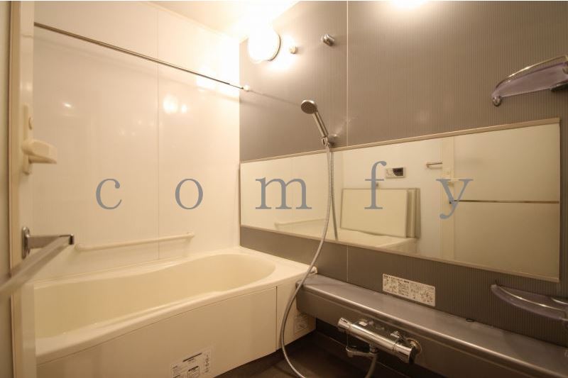 バス・シャワールーム　広めのバスルーム