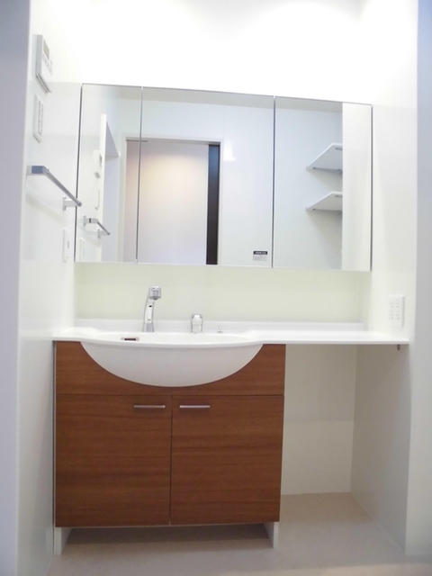 洗面設備　広々とした洗髪洗面化粧台♪