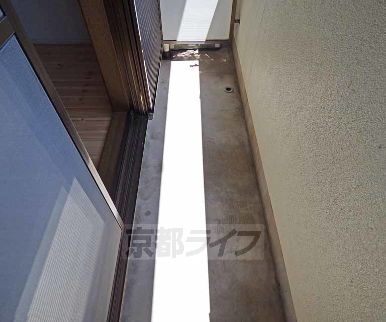 バルコニー　洗濯を干すにも十分なスペースです。