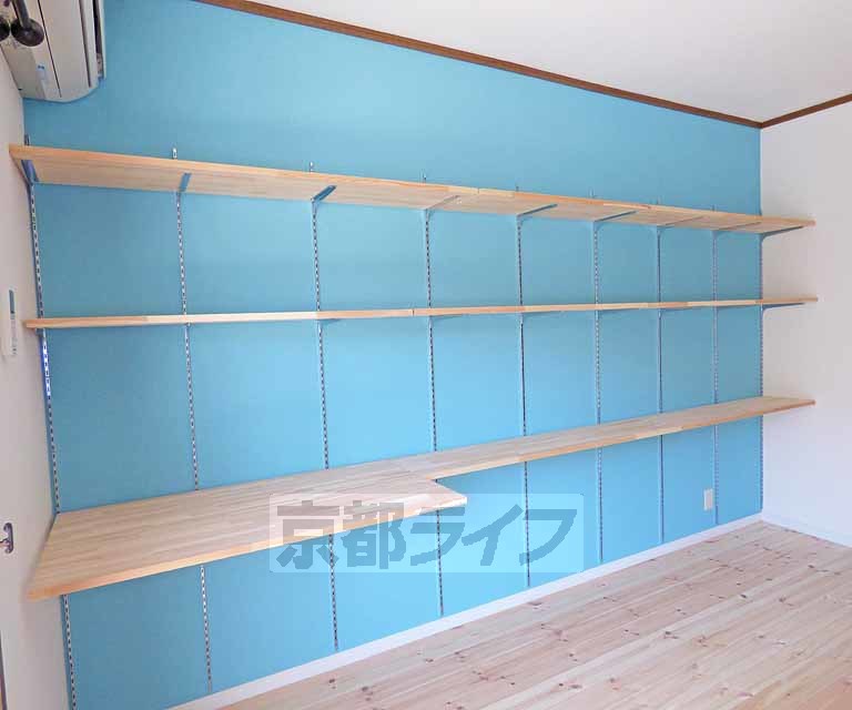 収納　可動式の棚です。