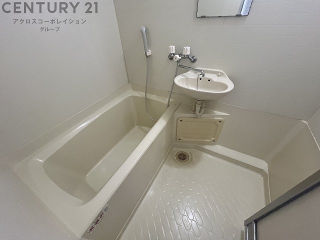 洗面設備　浴室内に洗面台がついてます☆