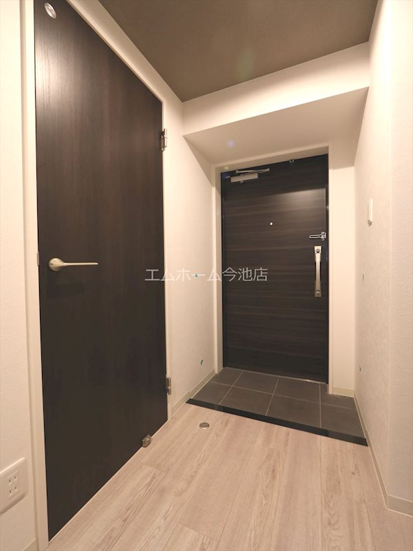 玄関　玄関　シューズボックス充実しています