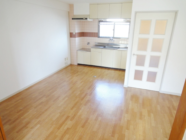 居室・リビング　同物件別号室