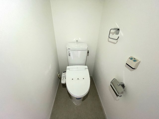 トイレ　温水洗浄便座