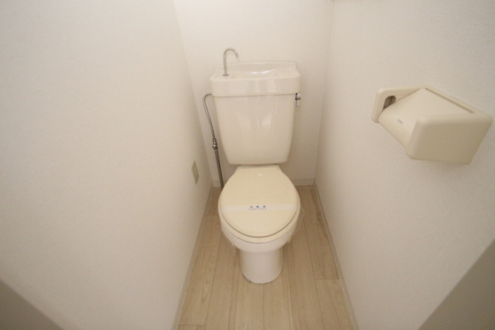 トイレ　別号室写真です