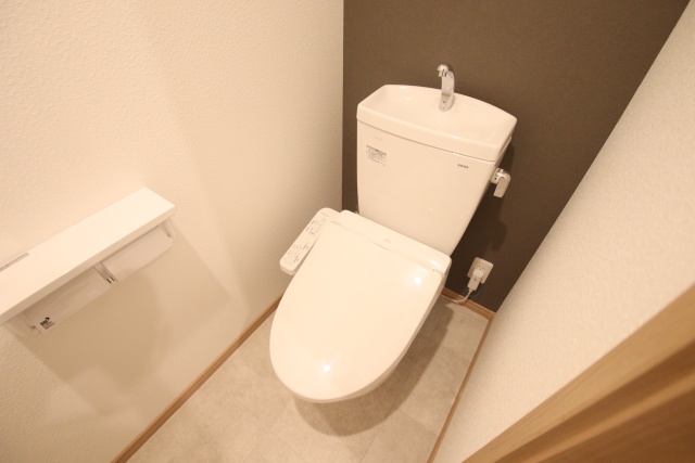 トイレ　※別室の参考写真の為、現況優先です。