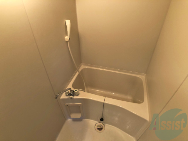 バス・シャワールーム　バスルームはこちらです。広々としてゆったり休めます