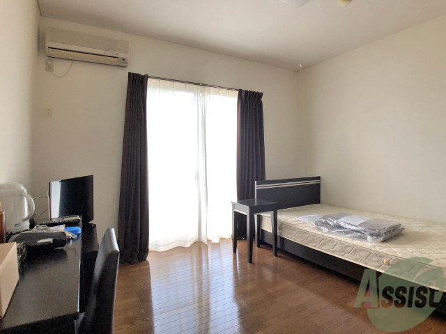 居室・リビング　７帖の洋室です。広々として、きれいですね。